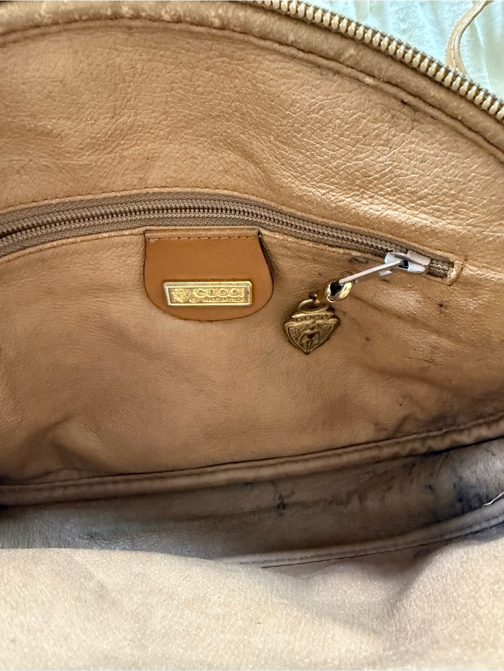 Vintage Gucci Beige Canvas Crossbody with Tan Leather Trim and Strap - Picture 2 of 7